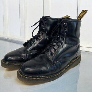Dr. Marten's Boots Original 1460 Smooth Leather Black Men's 7 Women's 9 Unisex